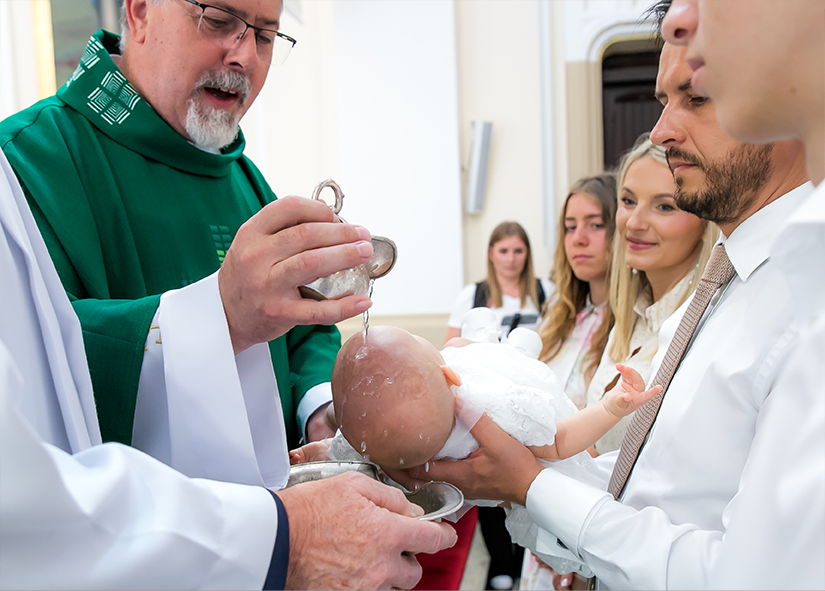 fotograf na chrzest w kościele w Otwocku Józefów Celestynów Osieck Sobienie Jeziory